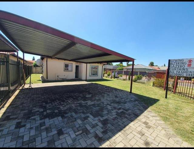 3 BEDROOM HOUSE FOR SALE IN KARENPARK